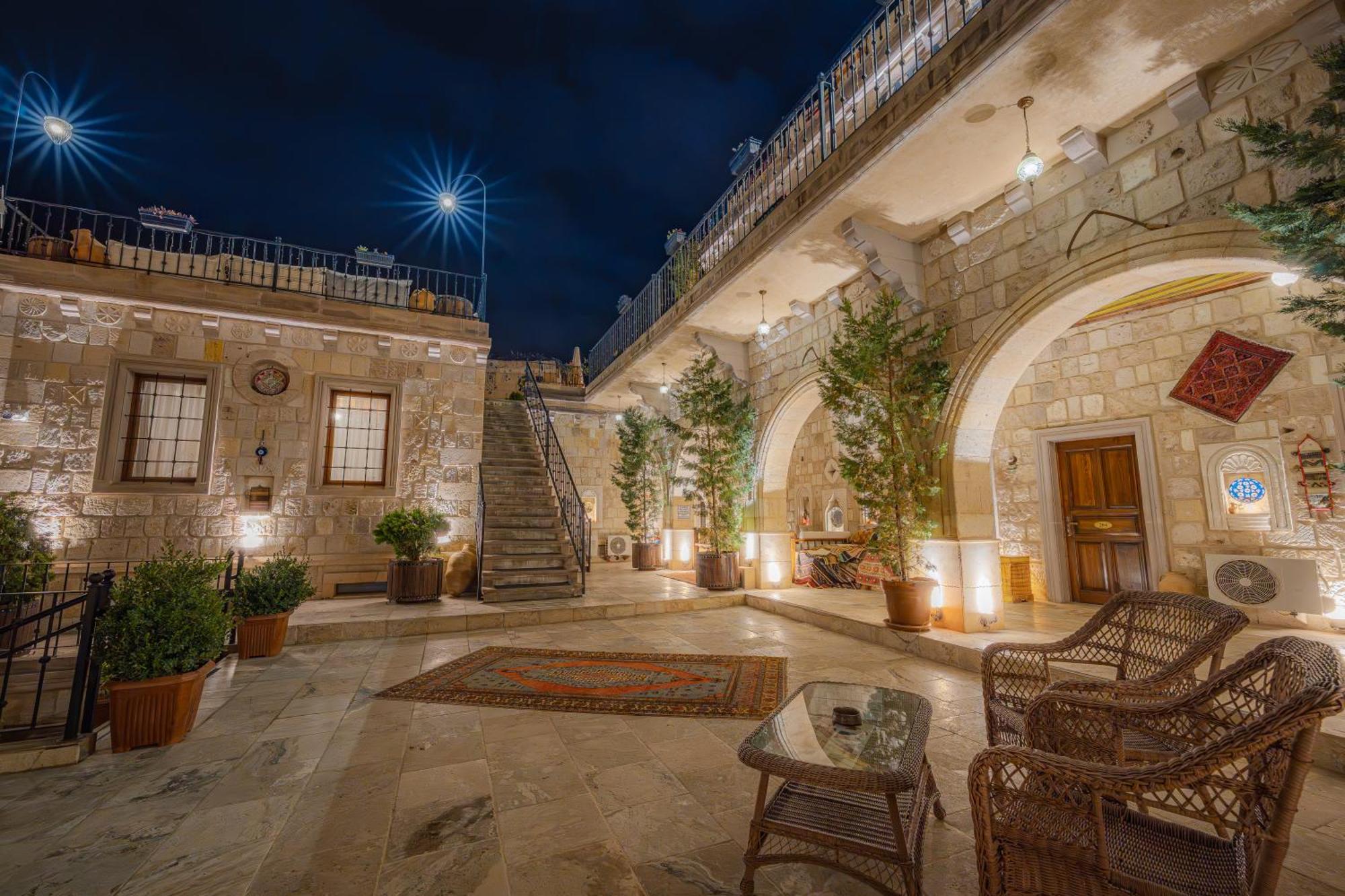 Hotel Zara Cave
