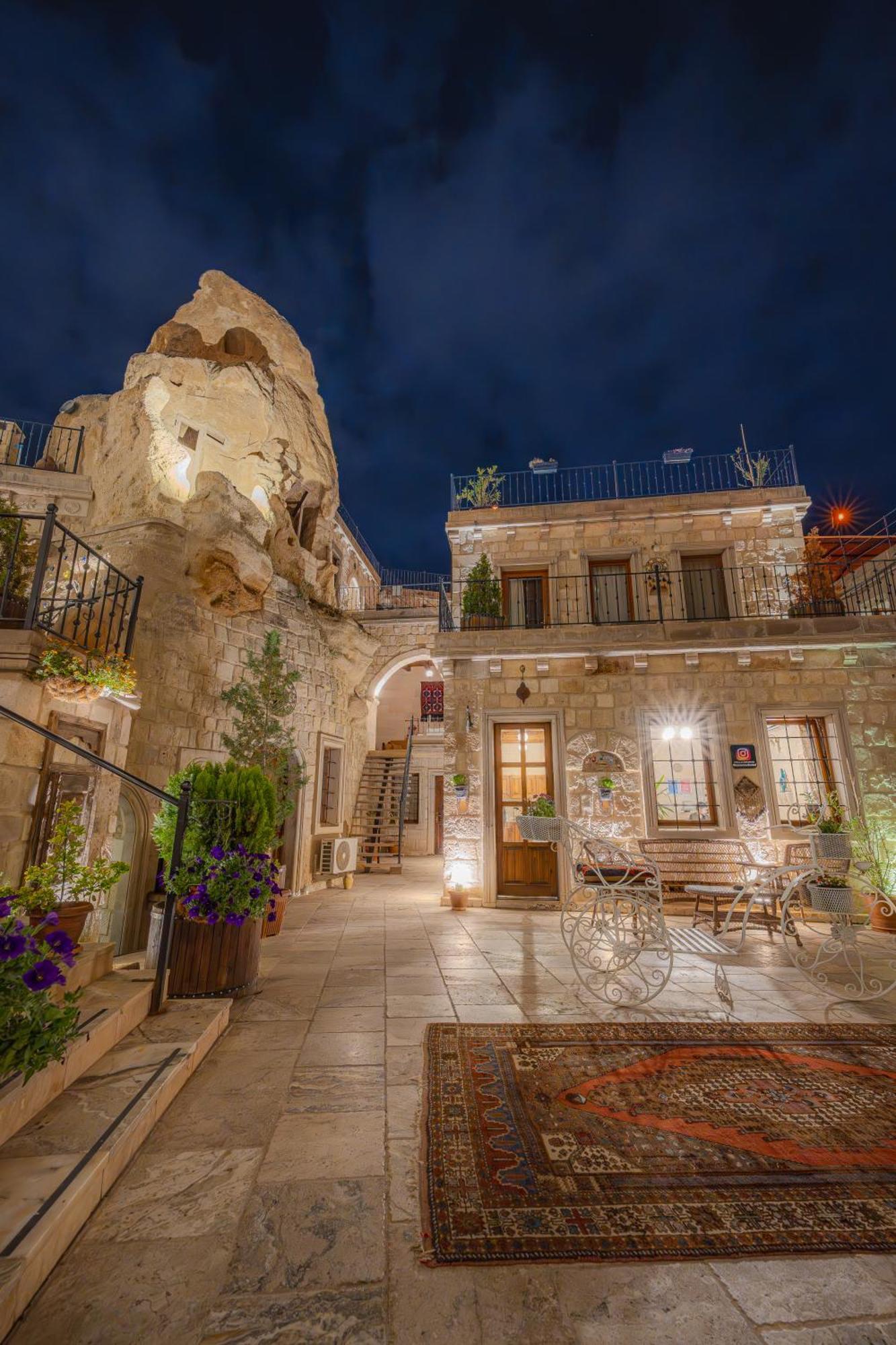 Zara Cave Hotel 2*